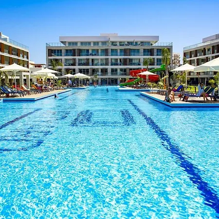 Delightful Studio Flat Close To The Beach With Shared Pool And Balcony In Iskele Cyprus Apartamento *