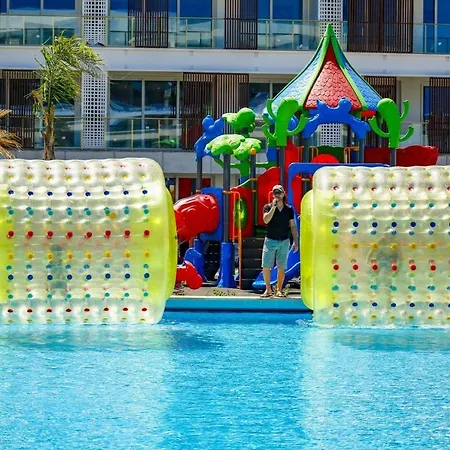 Delightful Studio Flat Close To The Beach With Shared Pool And Balcony In Iskele Cyprus Apartamento